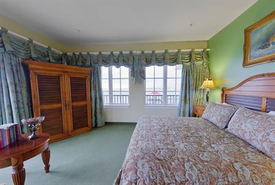 Spacious Waterfront Hotel Suite at Harborside Resort