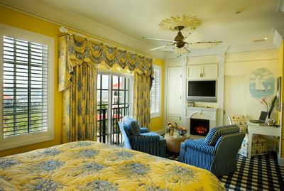 Hotel Suite with a Kitchenette