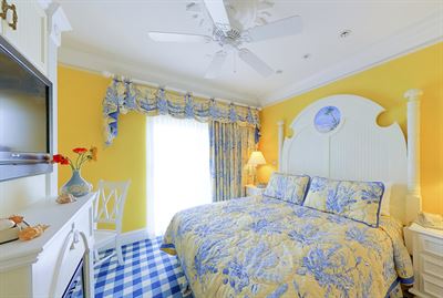 Harborside Rooms & Suites 9