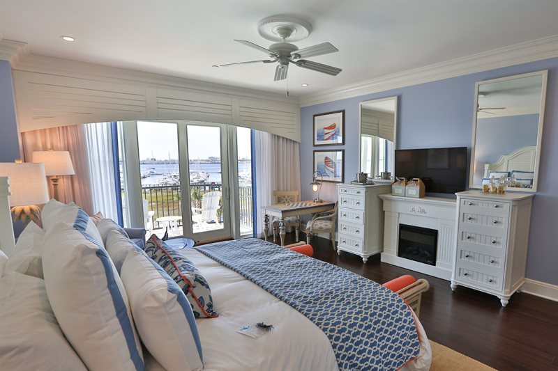 Deluxe Guest Rooms in Charleston, SC